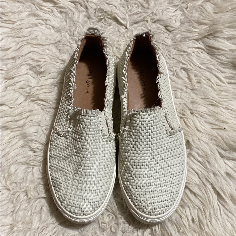 indigo‎ rd. Kicky Woven Textured White Slip-On Sneakers Size 7 M